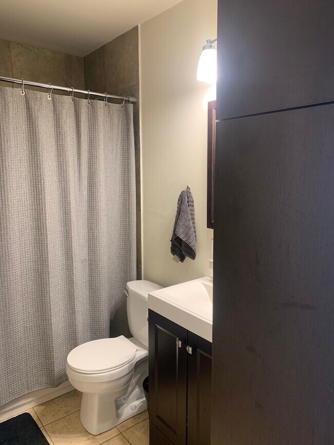 Building Photo - 1738 W Huron St