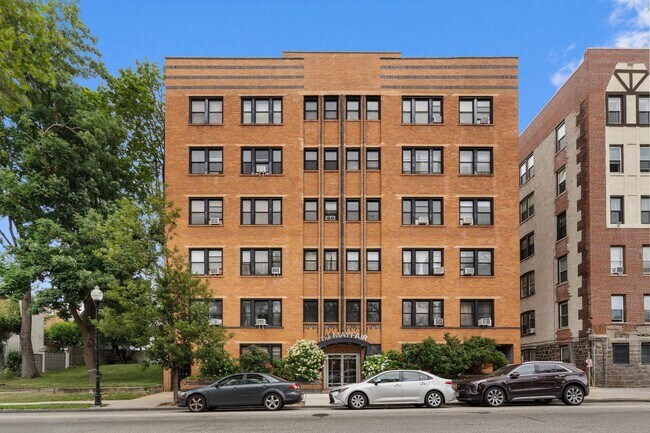 Primary Photo - 7427 Boulevard E-41-41