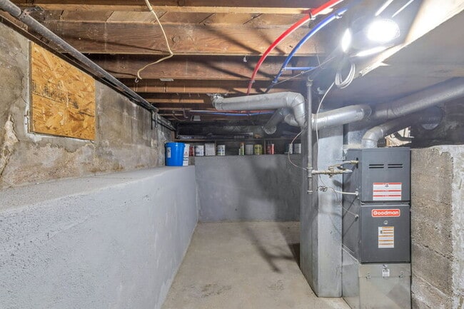 Building Photo - 134 S Quitman St