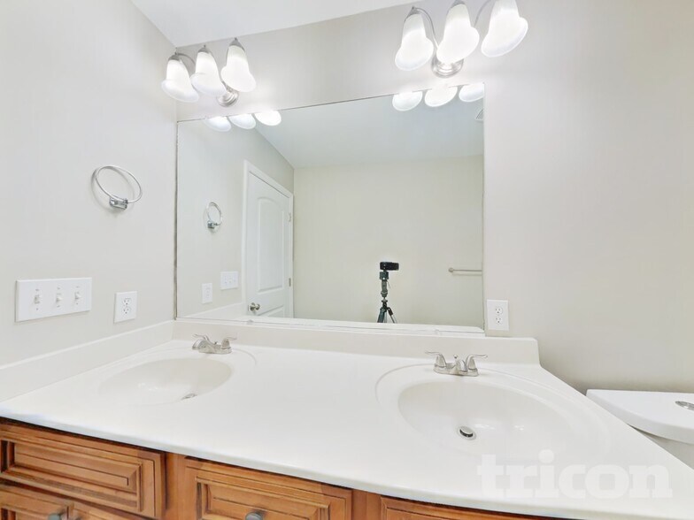 Building Photo - 114 Brighton Village Ln