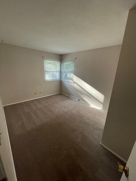 Building Photo - 4770 Greenfield Dr