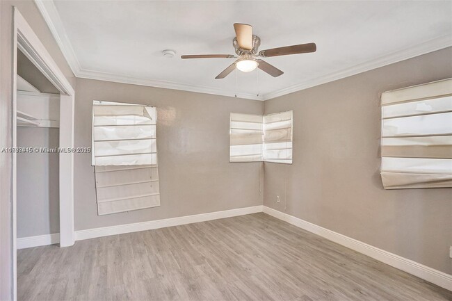 Building Photo - 6931 SW 27th Ct