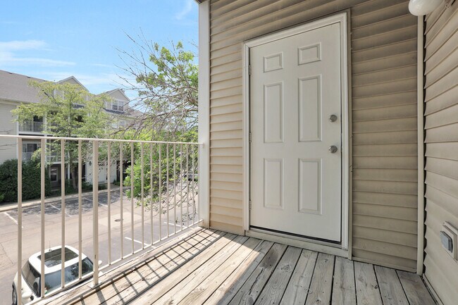 Building Photo - 3317 Stratford Ct