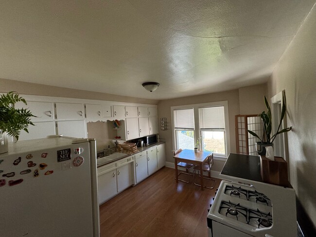 Kitchen from prior tenant 10-31-24 - 1618 N 6th St