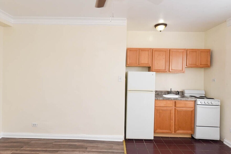 Building Photo - 4521 N Malden St