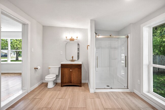 Building Photo - 705 E 9th Ave