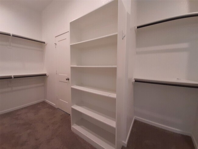 Building Photo - 23306 Ivory Sedge Trl
