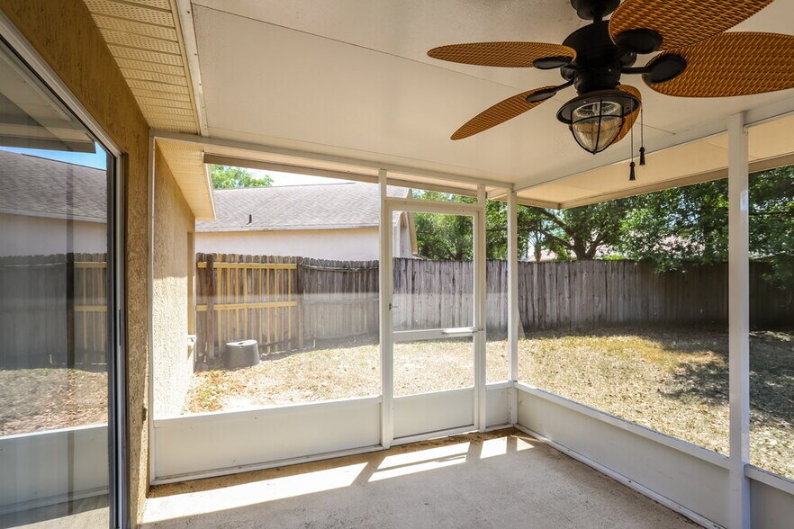 Building Photo - 733 Somerstone Dr