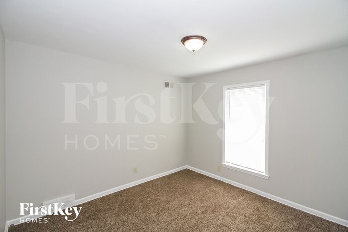 Building Photo - 2036 St James Dr