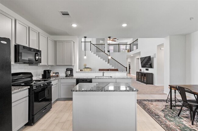 Building Photo - 5872 Strawflower Ln