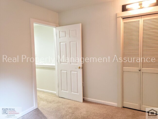 Building Photo - 10275 NW Alder Grove Ln