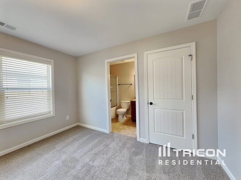 Building Photo - 978 Reddy Farm Ln
