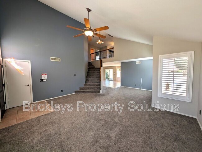 Building Photo - 2340 W Myrtle Dr