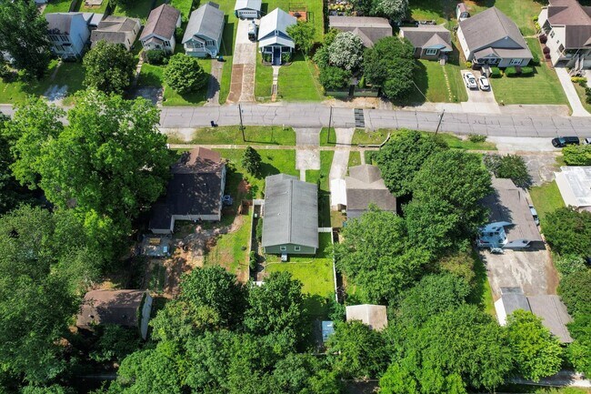 Building Photo - Great location in Five Points Area!