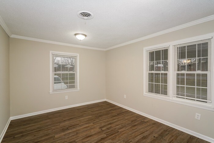 Building Photo - 223 Rebecca Ln
