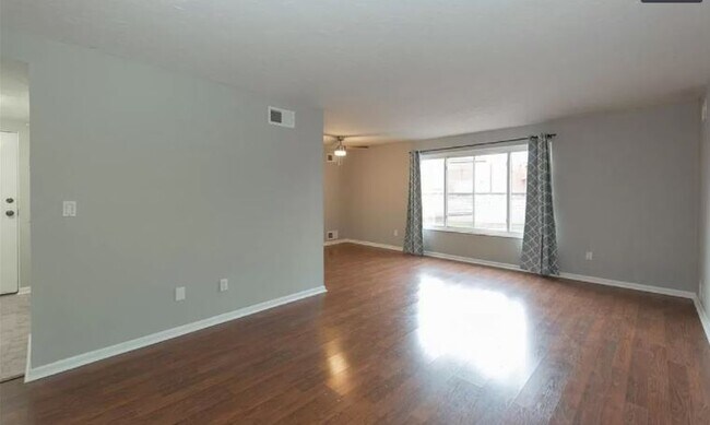 Building Photo - 22081 River Oaks Dr