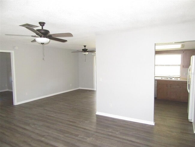 Building Photo - 1074 Birchcrest Blvd