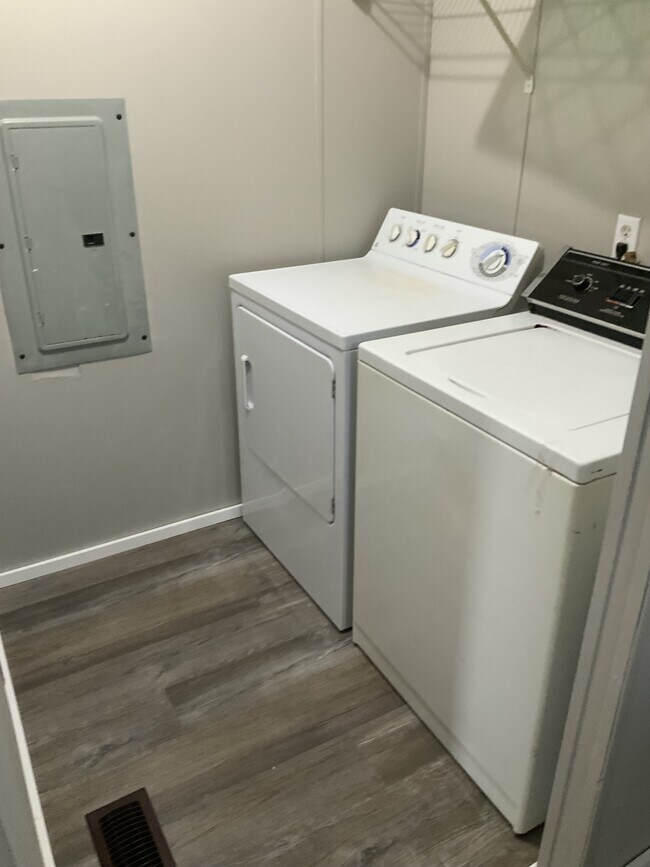 Building Photo - 253 Pebble Rock Cir