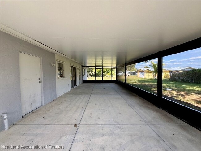 Building Photo - 10345 SW Riverview Cir