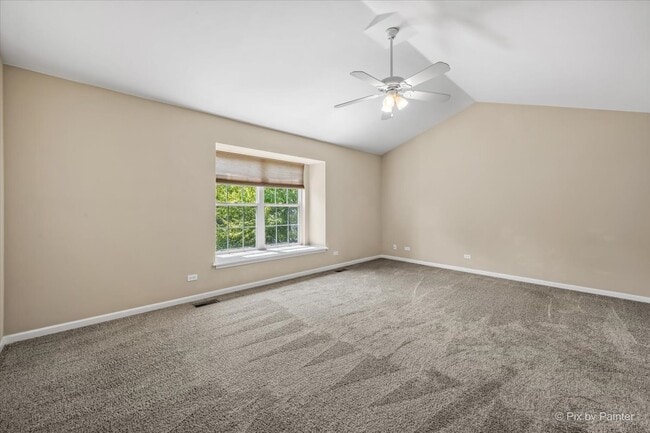 Building Photo - 1058 E Danbury Dr