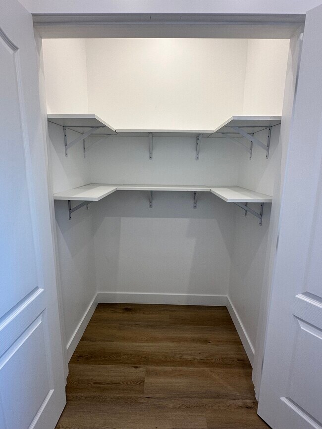 Building Photo - 3617 W Victory Blvd