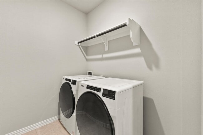 Building Photo - 7621 Sunset Blvd