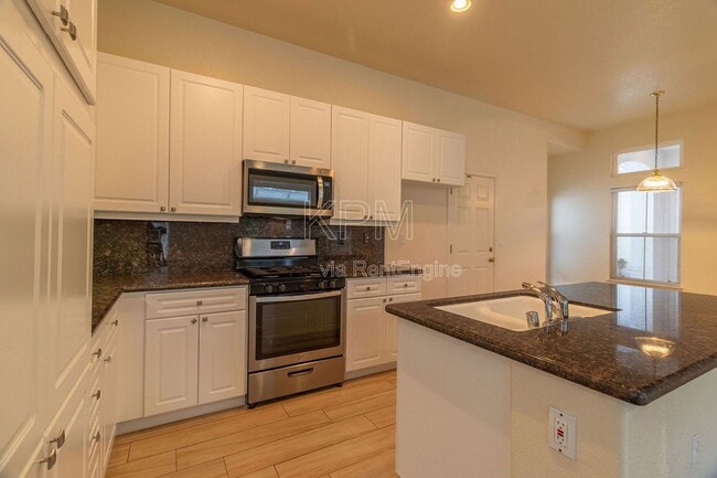 Building Photo - 4142 Pinehurst Cir