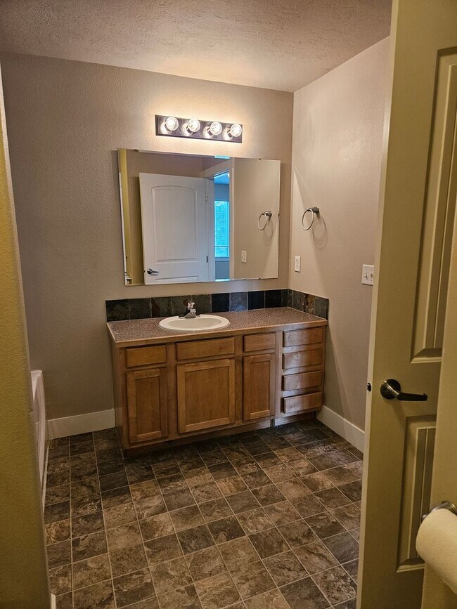 Building Photo - AVON16698