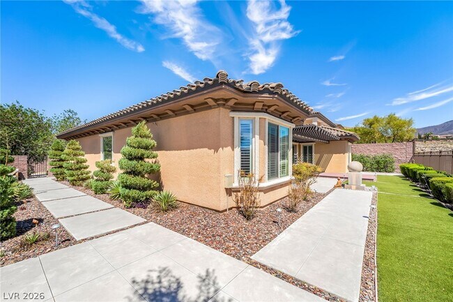 Building Photo - 2501 Luberon Dr