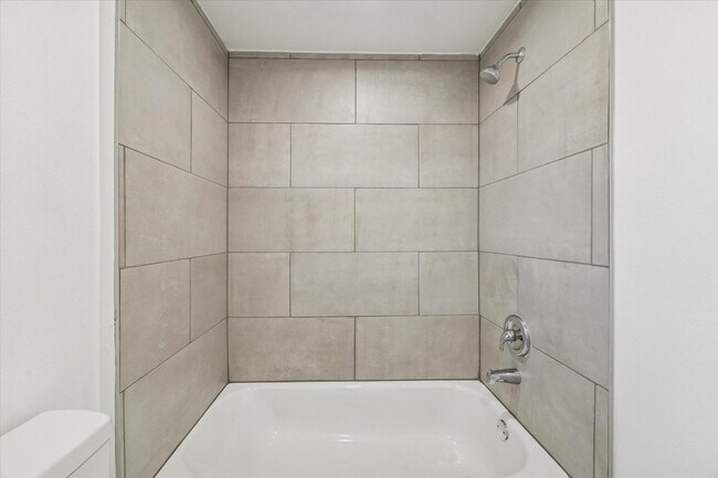 Building Photo - 711 E 32nd St