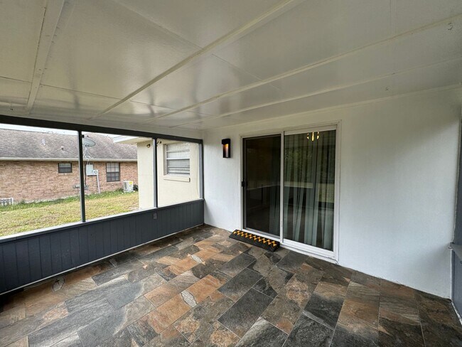 Building Photo - Charming 2-Bedroom Home with Solar Panels ...