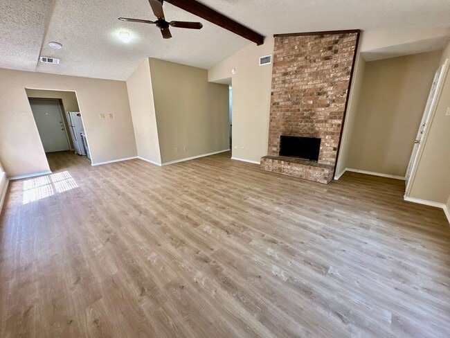 Building Photo - C 605-607 Connie