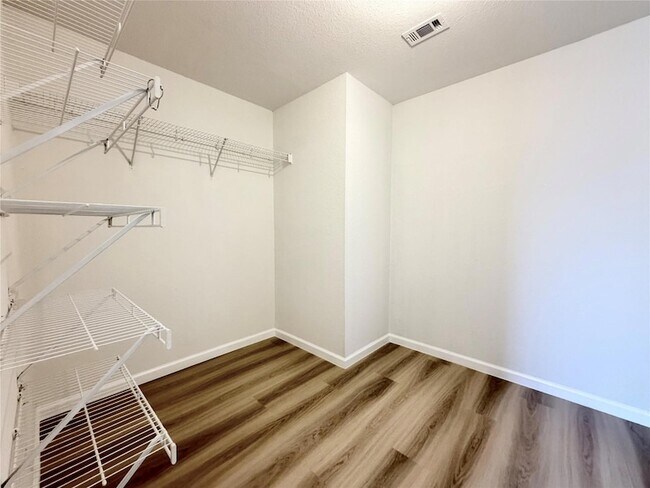 Building Photo - 2417 Hallie Ln