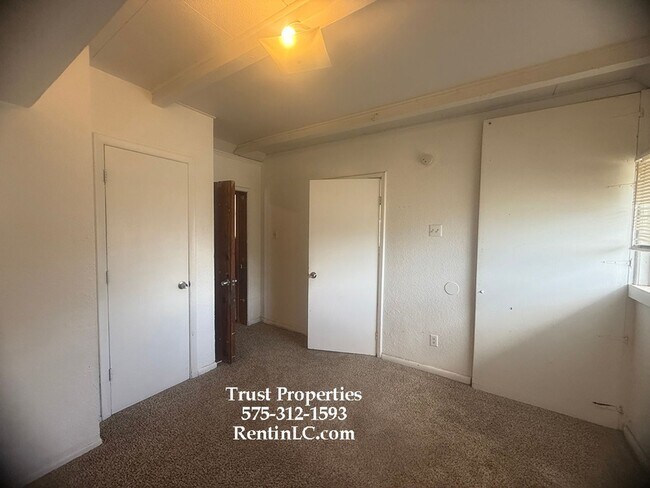 Building Photo - 920 Texas Dr