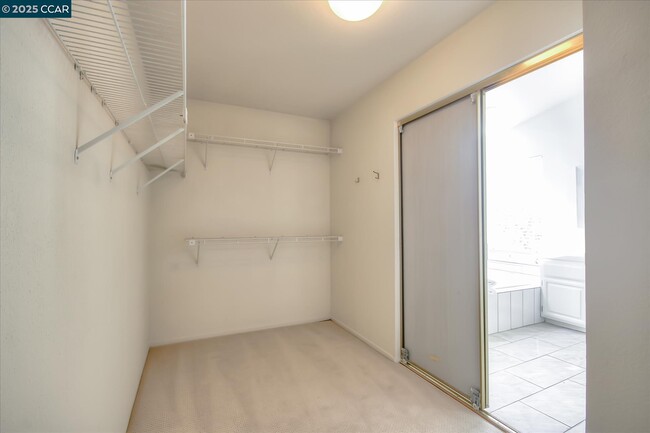 Building Photo - 5070 E Lakeshore Dr