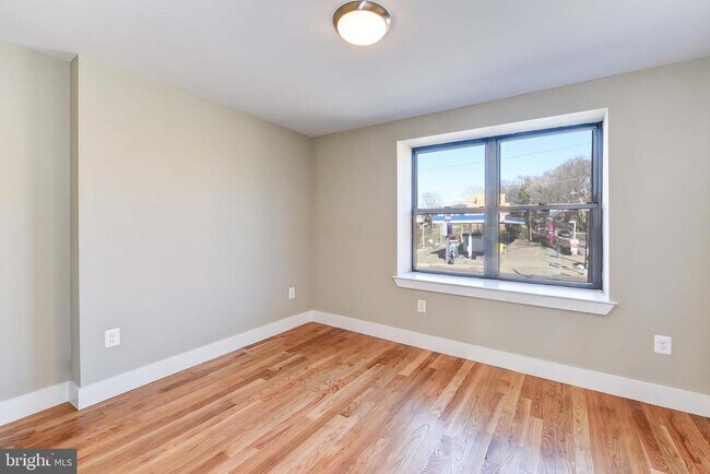 Building Photo - 2031 Benning Rd NE