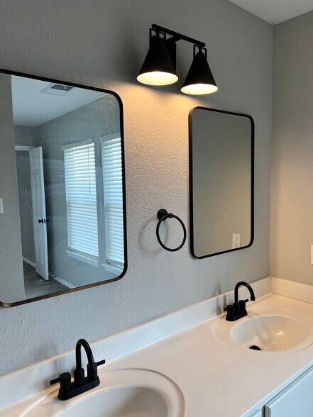 Building Photo - 6814 Knights