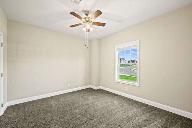Building Photo - Beautiful Like-New Split Foyer Home Off Ex...