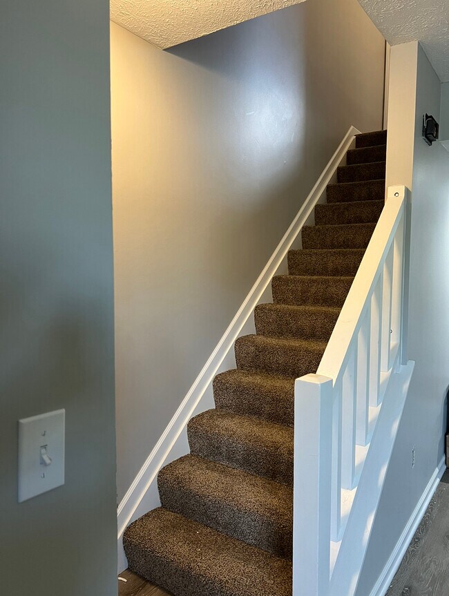 Staircase to bedrooms - 4920 Drayton Rd