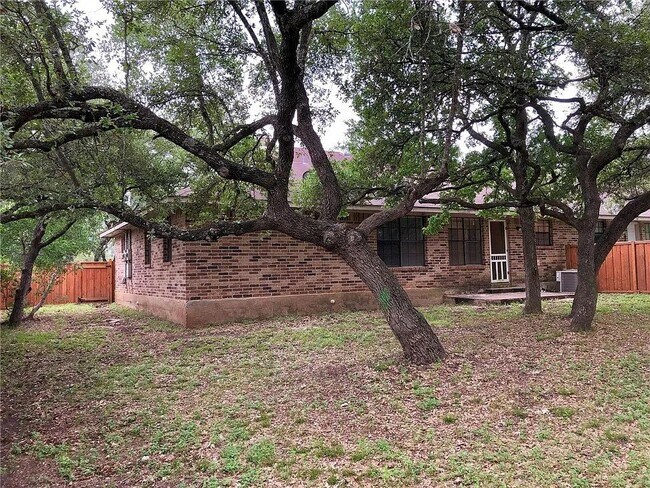 Building Photo - 601 Algerita Dr