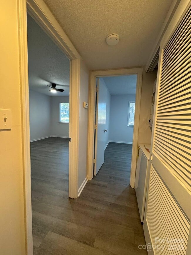 Building Photo - 1466 Riverwood Ct