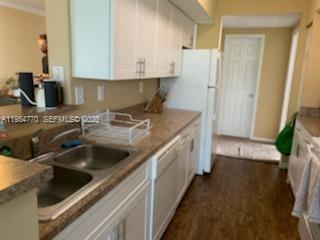 Building Photo - 160 SW 117th Terrace