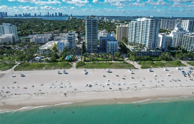 Building Photo - 3737 Collins Ave