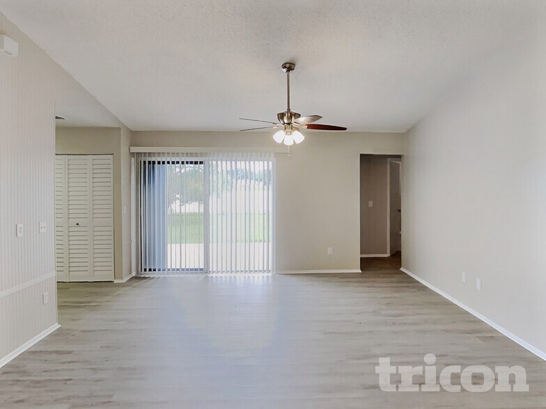 Building Photo - 39 Trotters Cir