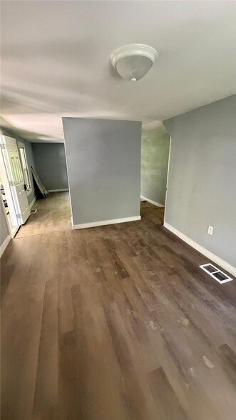 Building Photo - 130 Piersol Ave