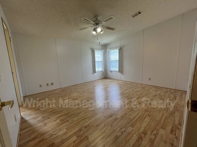Building Photo - 38202 Woodgate Ln