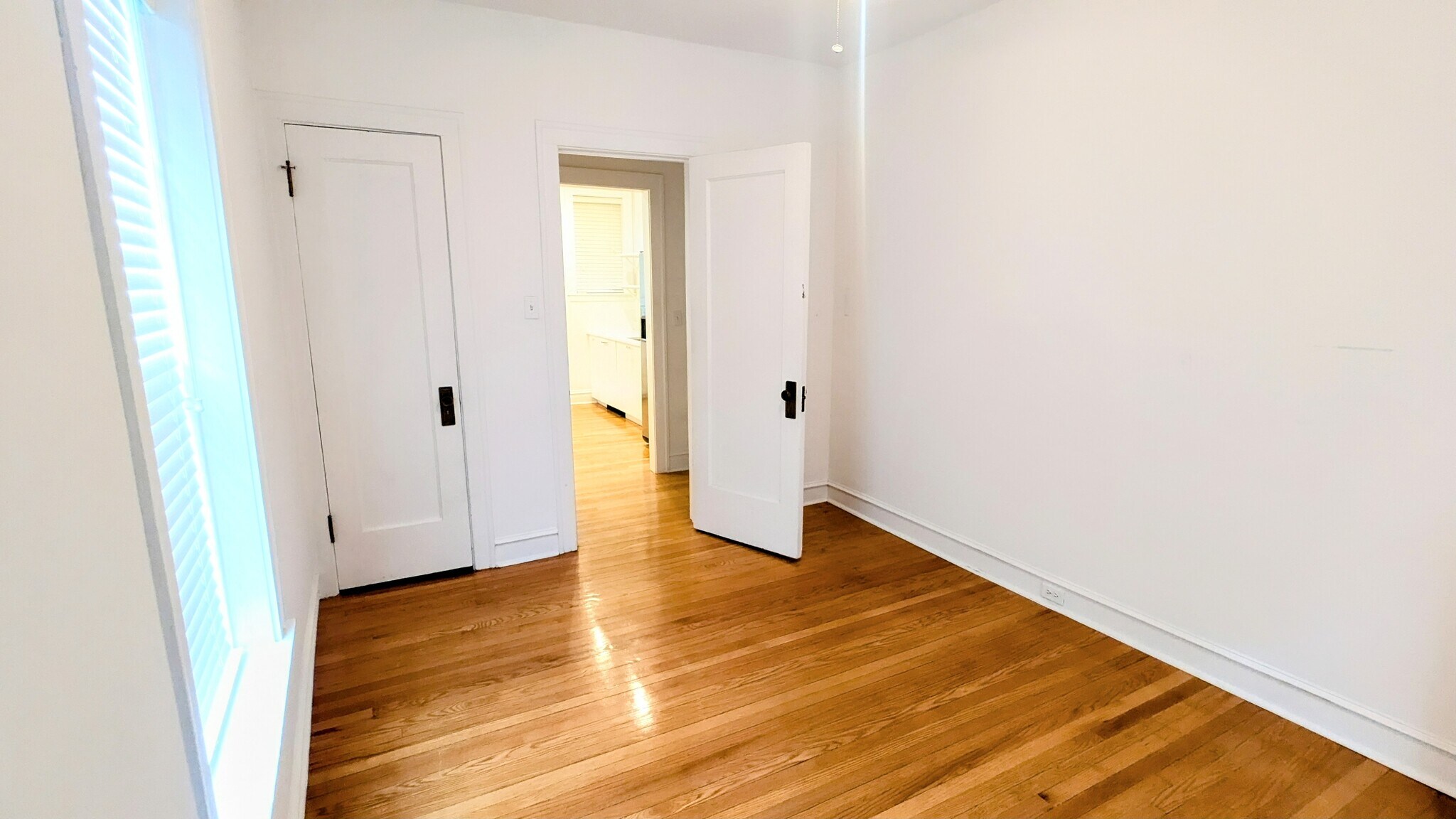 Building Photo - 4011 N Avers Ave