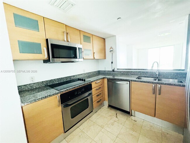 Building Photo - 2101 Brickell Ave