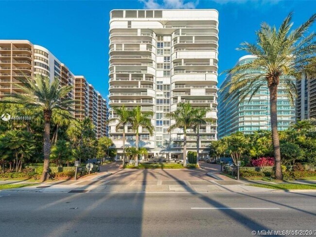 Building Photo - 10155 Collins Ave