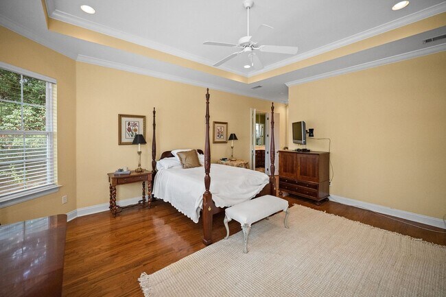 Building Photo - 632 Magnolia Cir